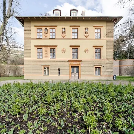 Blueground Vrsovice Private Terrace Equipped Prg-4 Appartement Praag