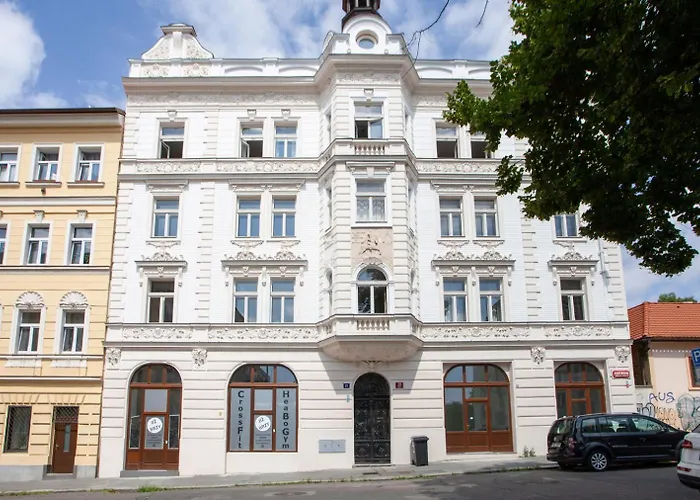 Blueground Vrsovice Private Terrace Equipped Prg-4 Praag
