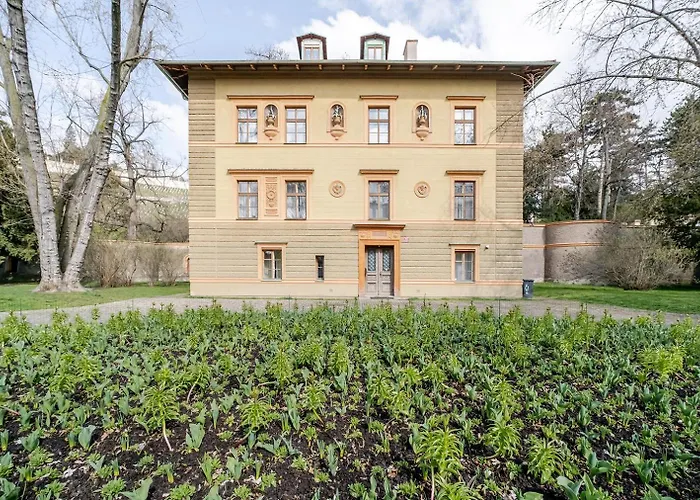 Blueground Vrsovice Private Terrace Equipped Prg-4 Appartement Praag