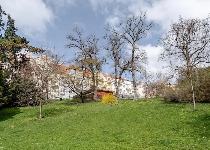 Blueground Vrsovice Private Terrace Equipped Prg-4 Praga